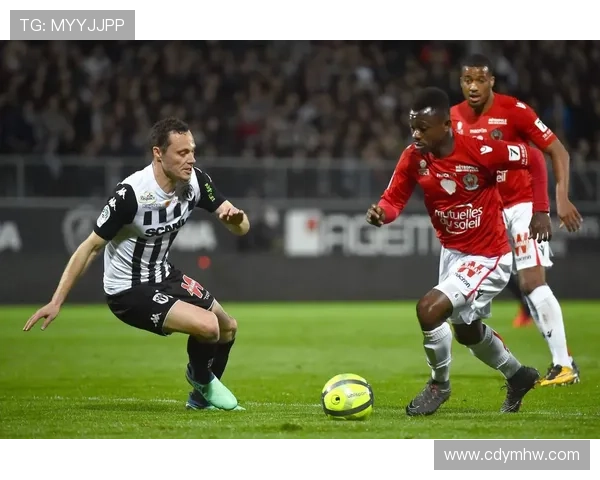 昂热俱乐部发展历程与未来展望:从法甲升起的新星到国际足球舞台的崛起 昂热俱乐部发展历程与未来展望:从法甲升起的新星到国际足球舞台的崛起