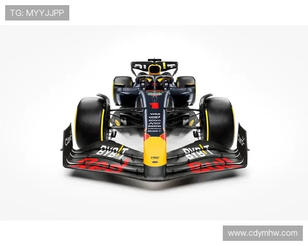 F1赛季最新动态:梅赛德斯与红牛争锋再起 新车设计揭晓引发关注 F1赛季最新动态:梅赛德斯与红牛争锋再起 新车设计揭晓引发关注