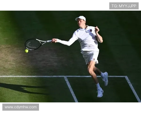 网球赛事迎来激烈角逐 多位世界名将争夺年度冠军荣耀