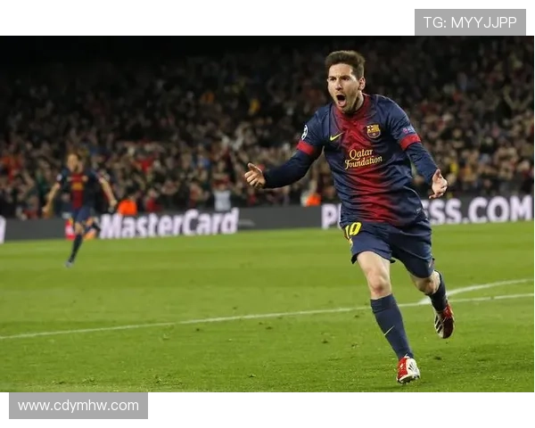 《欧冠小组赛：梅西领衔巴黎逆转胜利 曼联客场平局难求突破》