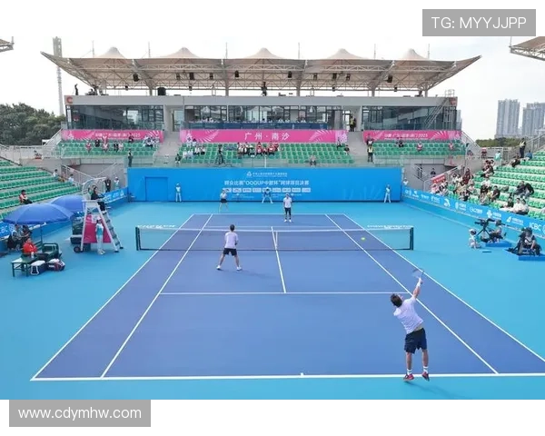 网球赛事激烈进行 各大高手争夺世界排名与大奖荣耀