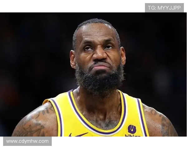 詹姆斯再创里程碑湖人逆转取胜年轻球员表现成最大亮点